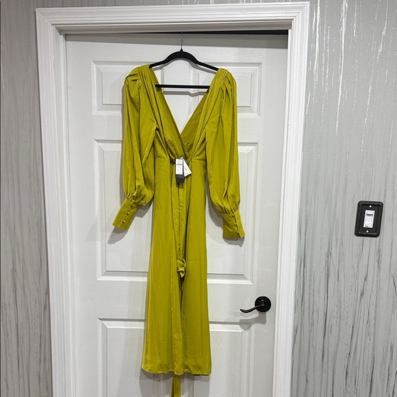 Banana Republic Long Sleeve Chartreuse Dress - Picture 1 of 3